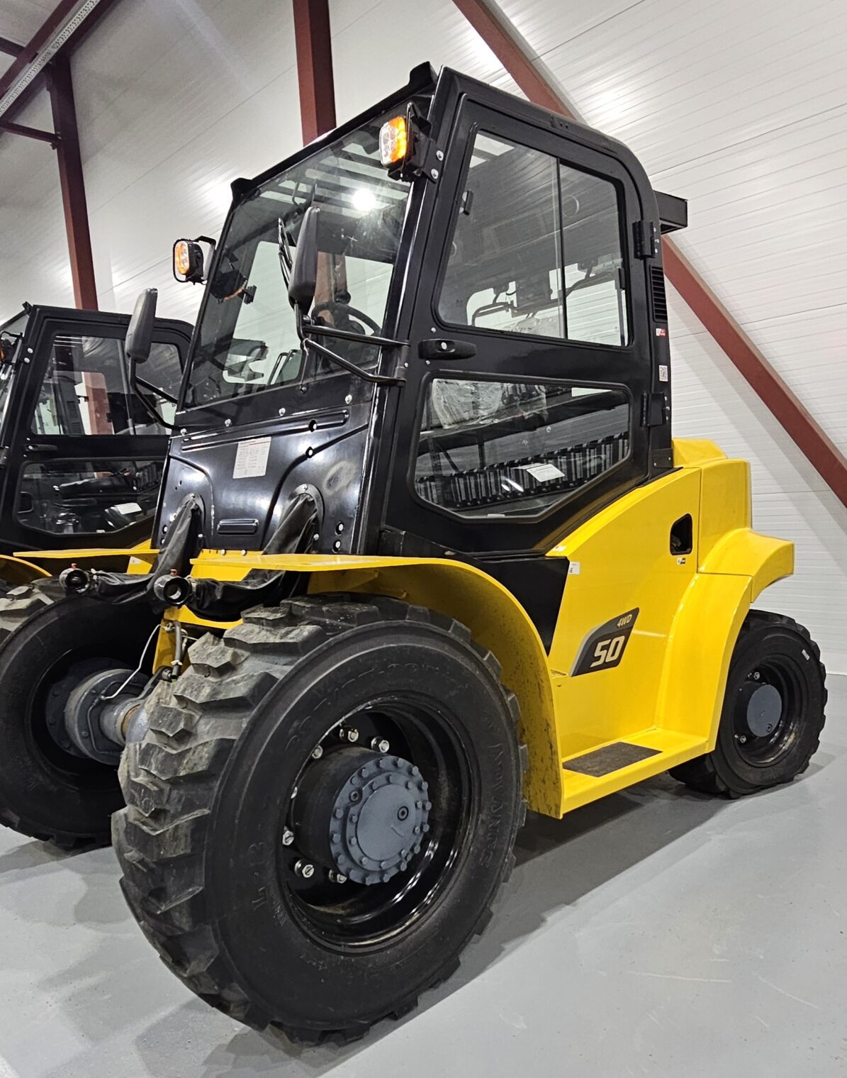Внедорожные вилочные погрузчики 4WD грузоподъёмностью 5 тонн поступили в продажу